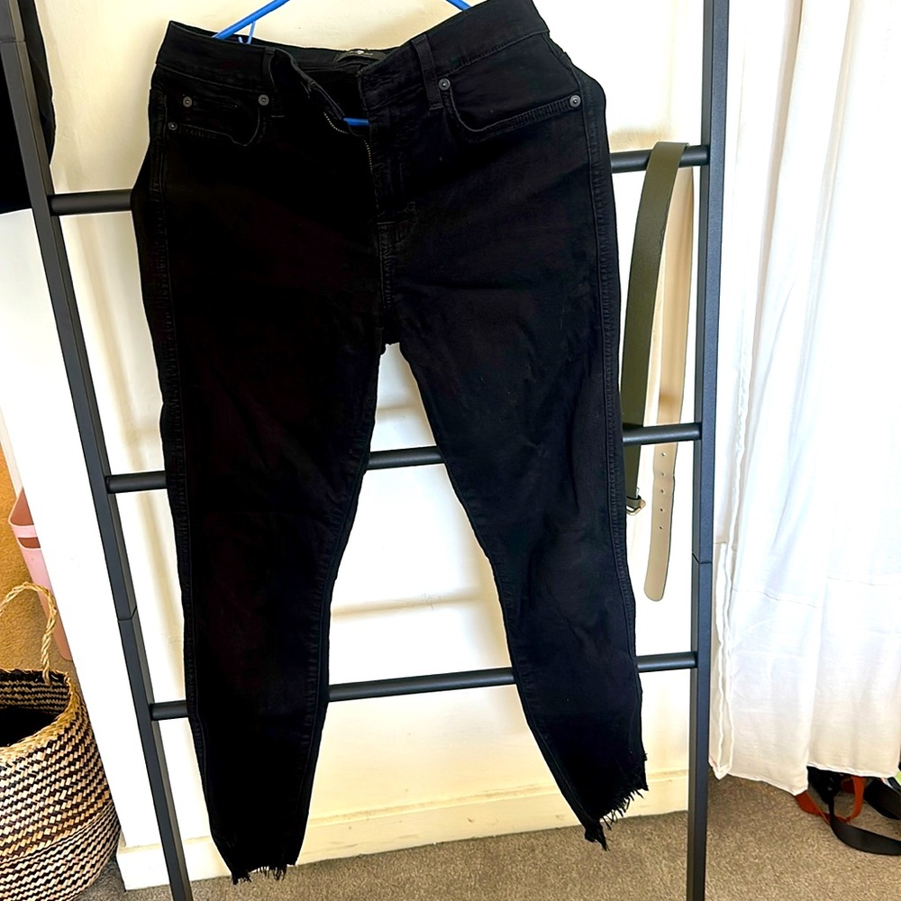 Super flexible skinny fit jeans with cute and chic distressed ankle cut.